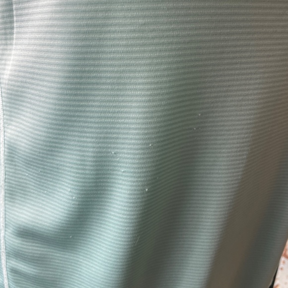 Workout top, gorgeous color! - Picture 6 of 6